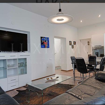 A Lovely 2 Bedroom Apartment In The Heart Of Sofia Exterior foto